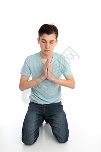 跪在拜中崇拜祷告精神专注宗教祝福饶恕青少年男性男生图片