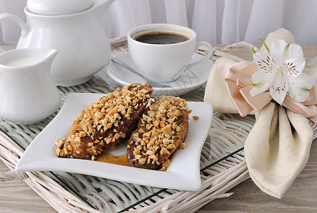 法式土司加胡桃和肉桂饮食平衡烹饪装饰风格嗜好咖啡糖类午餐早餐图片