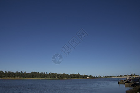 在普拉塔公园捕鱼海岸旅游溪流旅行乐趣淡水卷轴假期运动娱乐图片