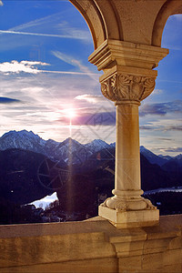 太阳老大理石和柱反射旅行城堡防御指甲建筑学日出天空阴影安全柱子图片