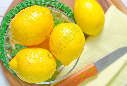 新鲜柠檬收成生产橙子营养水果防腐剂果皮味道采摘食物图片