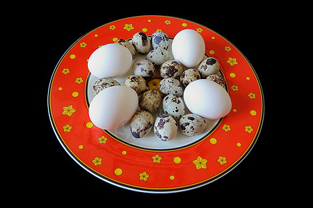 红菜 鸡蛋和蛋黑色母鸡鹌鹑盘子食物红色背景图片