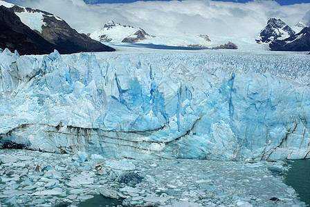 阿根廷佩里托莫雷诺冰川地质学冰山风景顶峰木头爬坡旅游荒野森林旅行图片