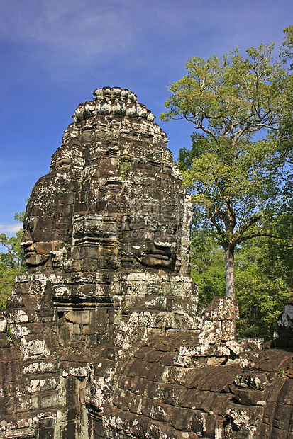 吴哥区拜顿寺庙的石面建筑微笑石头纪念碑遗产浮雕地标丛林建筑学高棉语图片