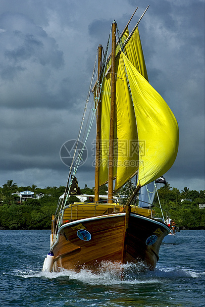 蒙云多云的海盗船和毛里修斯海岸线棕榈双体植物蓝色假期热带天空衬套旅行木头图片