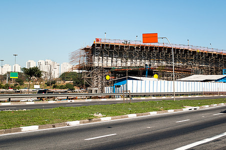 建筑工程受到破坏安装现代化建筑蓝色柱子天空街道运输交通工作图片