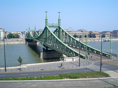 匈牙利布达佩斯多瑙河上方的入侵桥 匈牙利布达佩斯图片