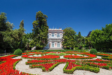 在入口处前有美丽的花朵阳台历史房子成素建筑热带旅行奢华城市建筑学图片