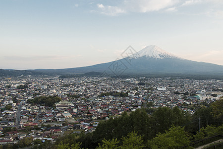 Mt Fuji 视图风景地标场景城市旅行历史性日落树木火山天空图片