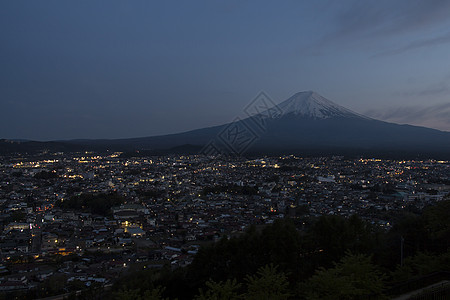 黄昏的藤藤美景旅行树木日落风景城市景观历史性天空火山场景图片