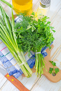洋葱和其他绿菜香料烹饪小枝蔬菜健康叶子食物植物芳香饮食图片