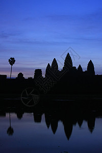 日出时的吴哥渡寺庙废墟地标旅行世界池塘建筑建筑学太阳丛林高棉语图片