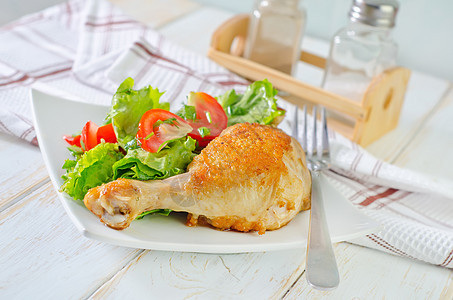 炸鸡腿鸡腿饥饿蔬菜用餐家禽养分菜单炙烤桌子晚餐图片