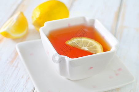 茶加柠檬餐具花瓣枝条茉莉花英语饮料背景杯子草药香气图片