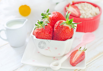 草莓饮料食物水果勺子早餐营养蔬菜牛奶麦片美食图片