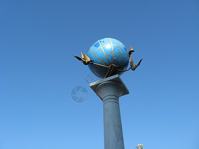 蓝色地球仪建筑结构的构成蓝色邮寄建筑学花圈纪念碑城市圆形作品背景