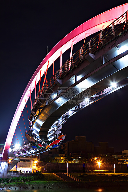 晚上在台北桥运输城市路口旅行穿越地标景观车道商业建造图片