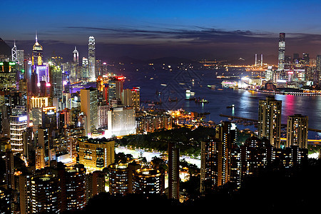 香港夜景风景摩天大楼天空商业城市蓝色金融天际市中心办公室图片