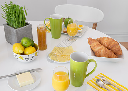 早餐美味的明亮桌桌布图片