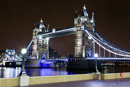 伦敦塔桥英语历史首都地标景点建筑学游客吸引力人行道旅行图片