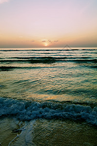 海洋日落海岸线波纹海浪热带绿色黄色假期蓝色涟漪天空图片