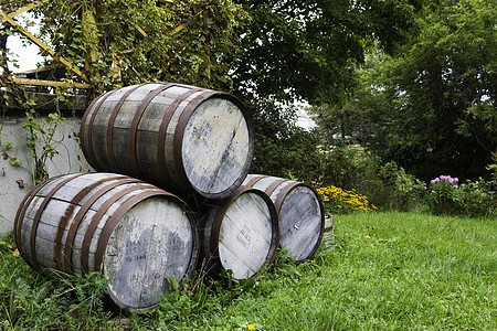 旧堆旧啤酒桶酿造木材木桶金字塔啤酒厂栽培收成农场木头乡村图片