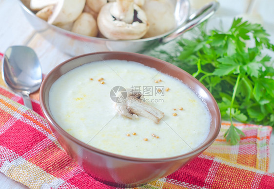 豆汤奶油午餐饮食勺子蔬菜食物胡椒粒香葱液体检查图片