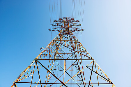 高压电塔电力钢缆电缆云景蓝色金属背景图片