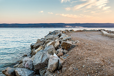 克罗地亚Sunset的上的空隙水天空旅行假期岩石日落卵石石头巨石支撑海岸图片
