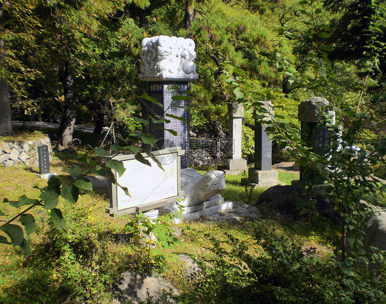 南朝鲜釜山Beomeosa佛寺的乌龟雕像图片