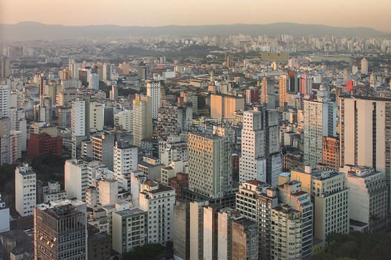 日落塔建筑物橙子城市辉光阴霾风光太阳环境摩天大楼烟雾图片