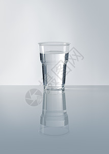 水杯子反射液体背景图片