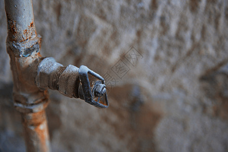 古老的生锈水龙头管道卫生金属老化供水建筑器具水平水龙头阀门图片