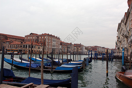 意大利威尼斯的Gondola缆车历史蓝色建筑学运河天空运输窗户宫殿历史性图片