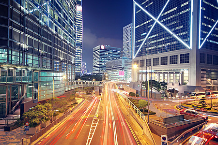 现代城市 夜间与高速公路交通接通房子旅行场景建筑驾驶生活日落运输汽车过境图片