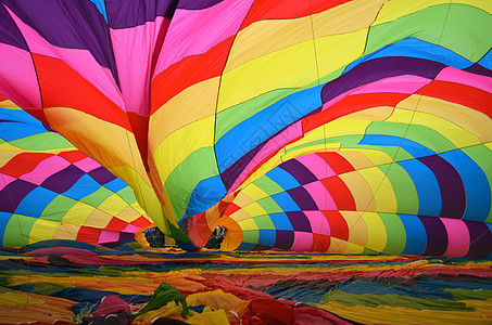 在热气球里面自由娱乐空气运动飞机晴天蓝色阳光乐趣运输图片
