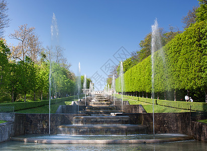 Foutain 开源喷泉灌木休息喷射机建筑学公园树木池塘绿色小路图片