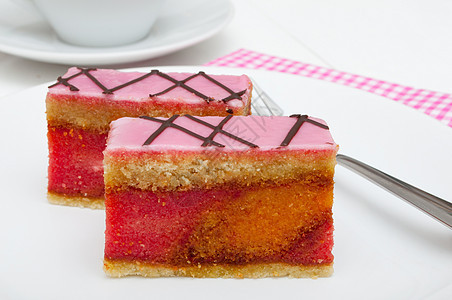 敲打蛋糕馅饼食物糕点粉色盘子糖果甜点图片