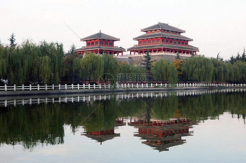 中国古华古建筑历史性游客建筑物历史吸引力旅行灯笼旅游场景蓝色图片