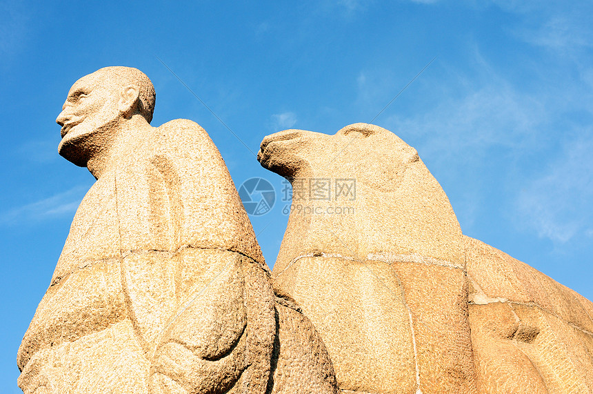 丝绸摇滚艺术文化纪念碑正方形雕像蓝色旅游岩石人士男人图片