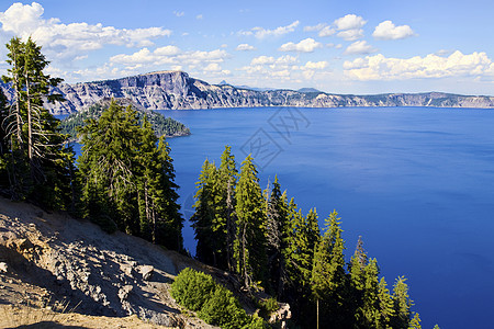 Crater湖的景象视图火山晴天天蓝色陨石公园天空风景图片