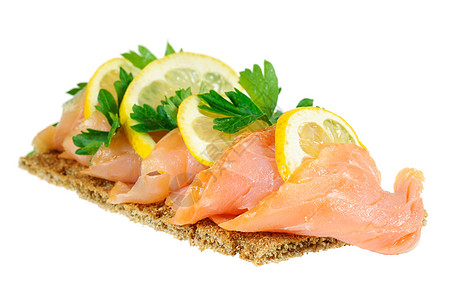 加柠檬的鲑鱼晚餐小吃鱼片面包海鲜粉色美食美味鳟鱼熏制图片