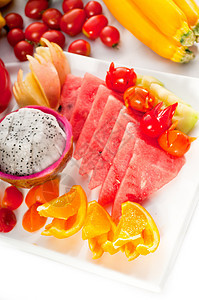 混合新鲜的切片果实盘子饮食甜点营养自助餐沙拉早餐橙子食物水果图片