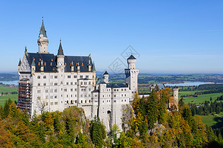纽施旺斯坦城堡景观城市蓝天尖塔旅行观光风景天空旅游历史图片