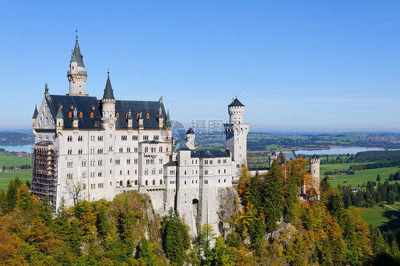 纽施旺斯坦城堡景观城市蓝天尖塔旅行观光风景天空旅游历史图片