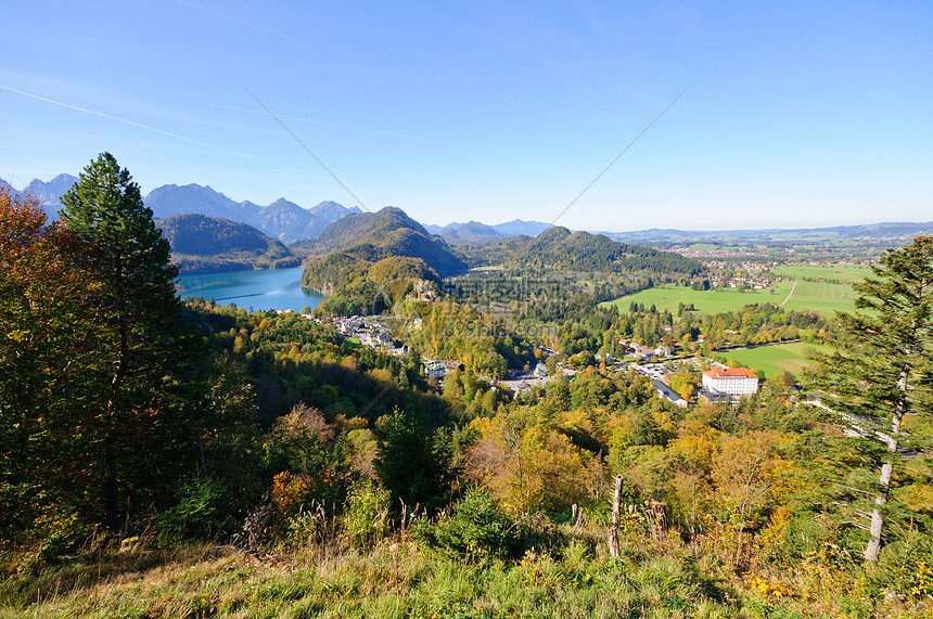 城堡和阿尔卑湖观光风景天空景观蓝天文化遗产旅行城市尖塔之路图片