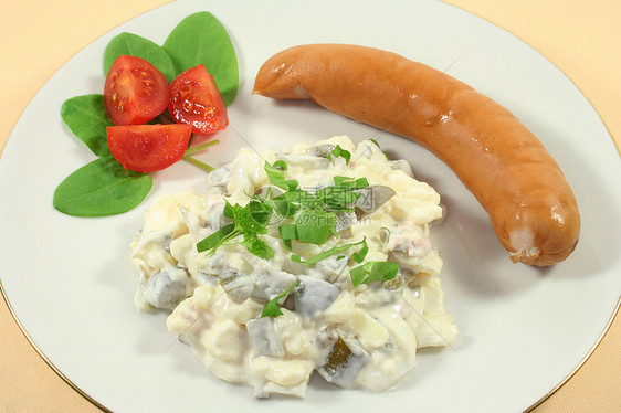 土豆沙拉加新鲜药草香菜食物香肠烹饪饮食小吃沙拉膳食西红柿营养图片