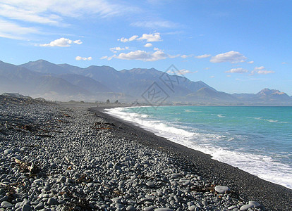 石头海滩岩石场景游客蓝色季节旅游海洋天空支撑风景图片