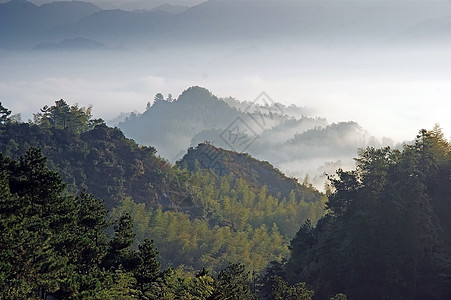 中国广西源县的美丽风景 山丘和云 中国芦苇生态环保旅游绿色山脉图片