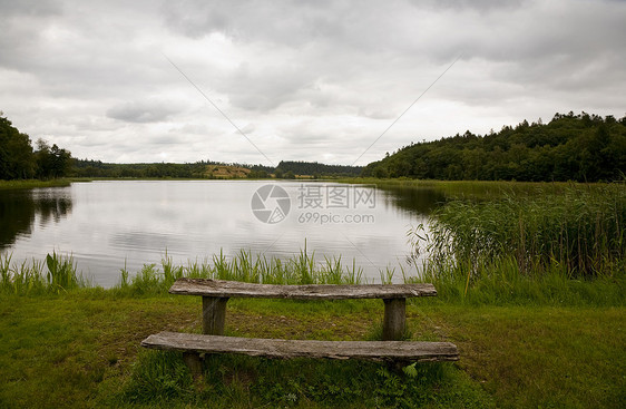 看得见风景的旧长凳图片